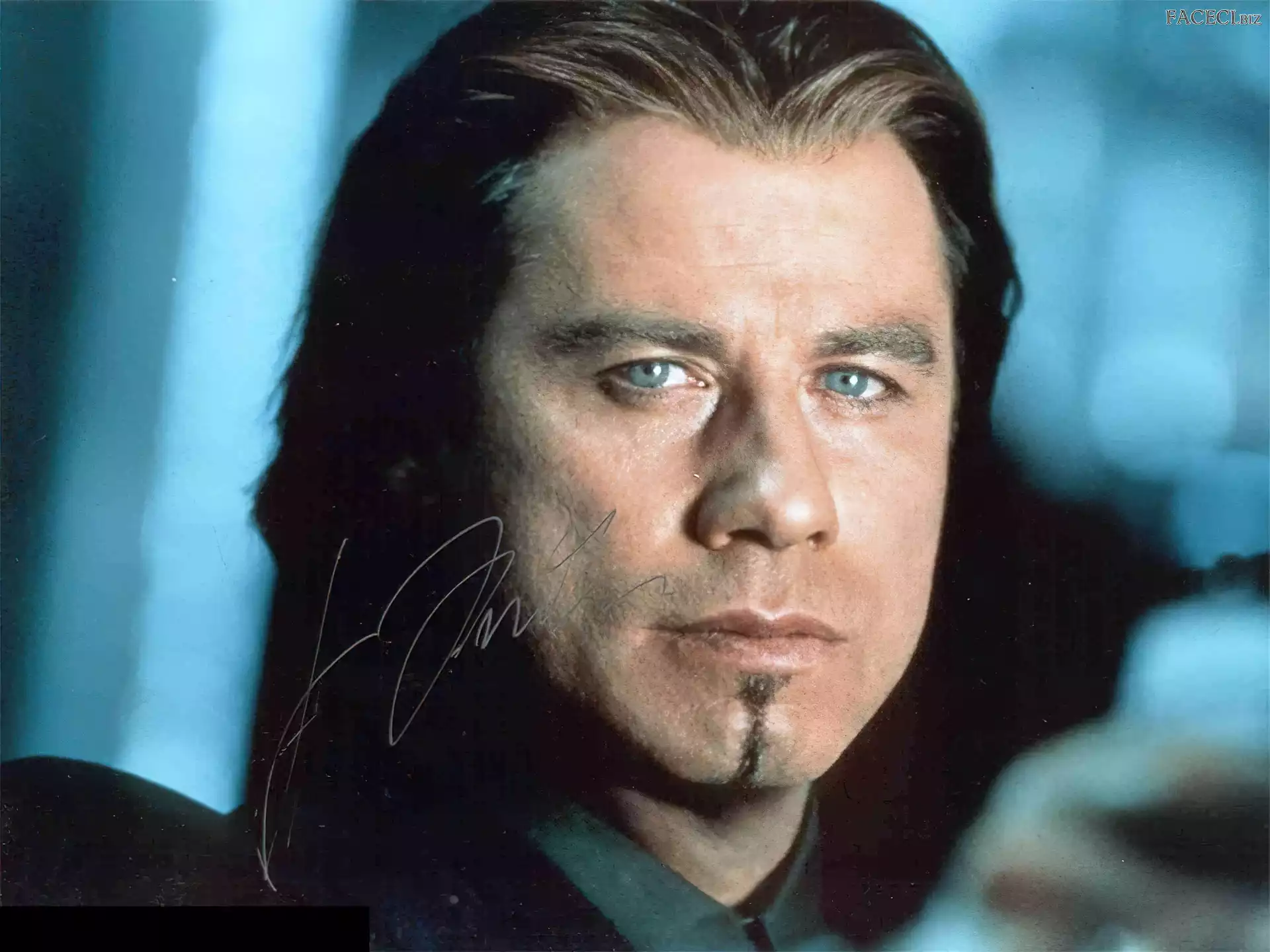 bródka, John Travolta, niebieskie oczy